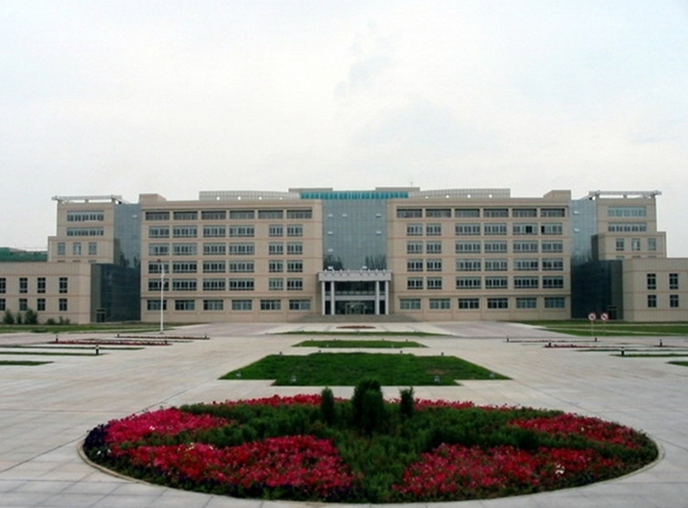 校园风光:青海大学前身为青海工学院,始建于1958年.